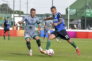 ELLITORAL_420321 |  Prensa CAB NOTICIAS ARGENTINAS BAIRES, 
NOVIEMBRE 24: Sarmiento y 
Banfield igualan con el marcador 
en blanco, al tÃ©rmino del primer 
tiempo de un pobre encuentro que 
disputan esta tarde en el 
estadio \"Eva PerÃ³n\", en el marco 
de la vigÃ©sima segunda jornada 
de la Liga Profesional. Foto NA: 
CAB