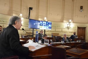 En la Cámara alta se trataron los dos vetos del Ejecutivo, con idéntico resultado: no se quebró la mayoría especial de dos tercios compuesta por los sete radicales y seis justicialistas del Nes. Para ambas bancadas la ley de incompatibilidades era innegociable.