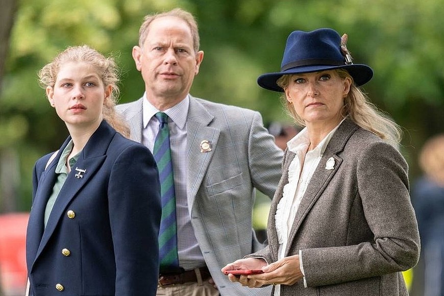 ELLITORAL_416459 |  Captura de pantalla Louse Windsor junto a sus padres, Eduardo y Sofía, condes de Sussex