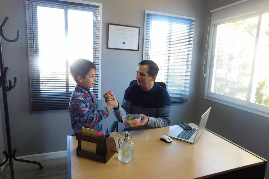 ELLITORAL_413232 |  Gentileza L. Cristaldo Su pequeño hijo fue quien lo inspiró a Cristaldo a trabajar de lleno en la problemática de lña buena alimentación.