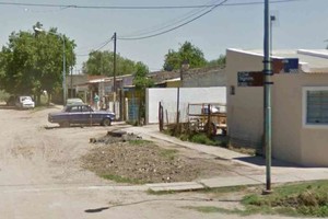ELLITORAL_388564 |  Google Street View El Escuadrón de Seguridad Vial de Rafaela realizaba un patrullaje de rutina por barrio Monseñor Zaspe cuando advirtió la presencia de tres hombres en la calle.