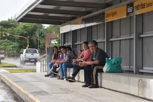 Archivo El Litoral / Flavio Raina Por el metrobus de Blas Parera, cerca del Nuevo Iturraspe, pasan las líneas urbanas; por la avenida, aún ingresan a la ciudad algunos micros de media y larga distancia. El proyecto en ciernes solicita que éstos frenen en una parada que esté en inmediaciones del efector, para los pacientes que llegan a atenderse desde el norte.