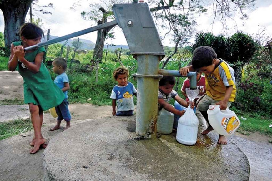 ELLITORAL_393688 |  Gentileza Fich Juan Carlos Ramón Racca, de San Justo (Santa Fe) recibió una mención especial en la categoría  Las mujeres y el agua  (en la cual se consideró que la fotografía respete el tema y a la vez incluya una presencia femenina).