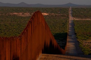 Getty Sección del muro entre Estados Unidos y México