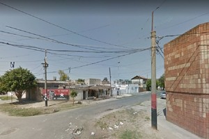 ELLITORAL_399608 |  Google Street View Esquina de las calles Spiro y Tafí, donde estiman que sucedió el hecho.