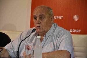 Archivo El presidente de Unión, Luis Spahn. Echó culpas a la oposición por la salida del técnico. Tendría en sus manos el nombre del DT que sugiere la secretaría técnica como plan A.