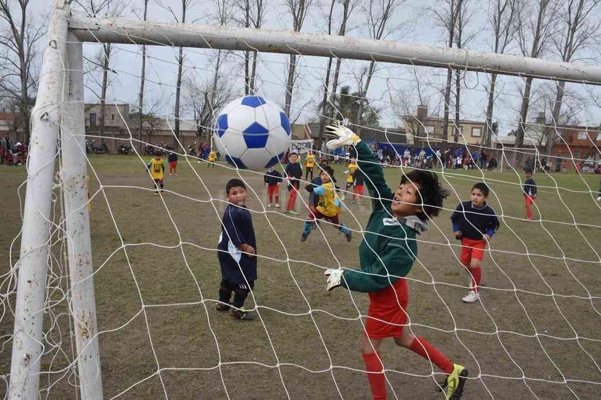 ELLITORAL_394812 |  Guillermo Di Salvatore En Amsapp. Juego con equipos reducidos y una copa de leche chocolatada, acompañada de un rico alimento. Así será el próximo domingo.