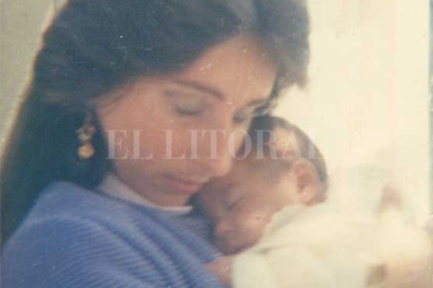 ELLITORAL_420429 |  Gentileza Daniela Fernández Siento una conexión fuerte con mi mamá, no sé cómo explicarlo, siento que está , dice Daniela, que guarda un ropero lleno de recuerdos.