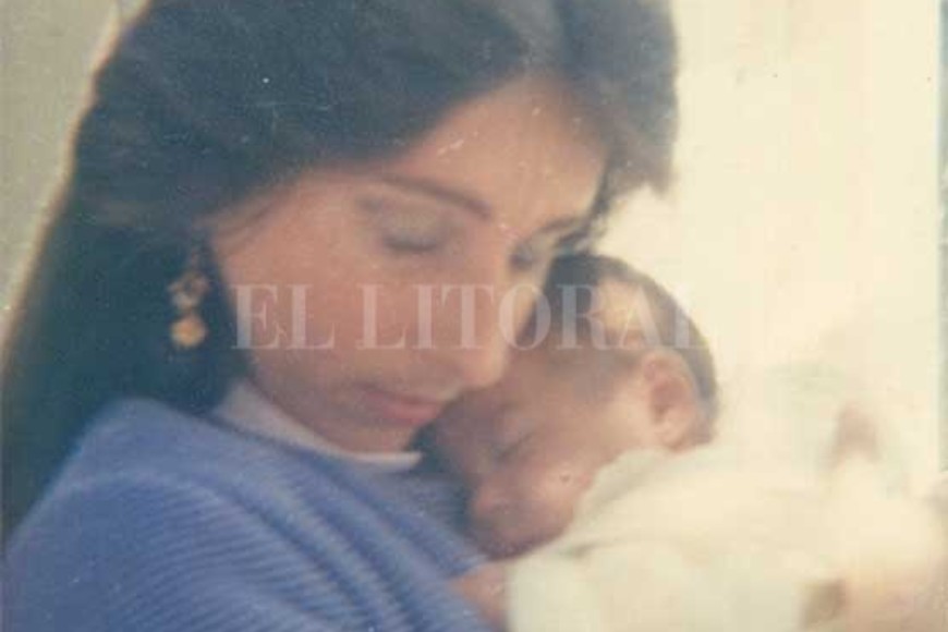 ELLITORAL_420429 |  Gentileza Daniela Fernández Siento una conexión fuerte con mi mamá, no sé cómo explicarlo, siento que está , dice Daniela, que guarda un ropero lleno de recuerdos.