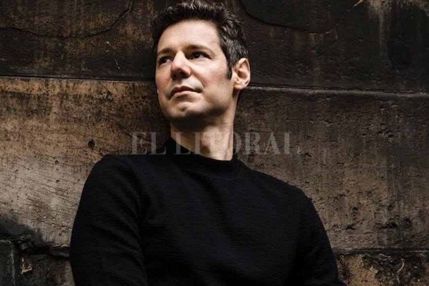 ELLITORAL_432231 |  Gentileza Louis Teran Silas Bassa, pianista santafesino radicado en Francia, interpretará en el cierre una selección de obras para piano de autores de ambos países.