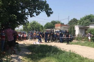 Gentileza Relaciones Policiales La pelea se produjo en el marco de un conflicto barrial de vieja data y se requirió de amplia presencia policial para apaciguar los ánimos.