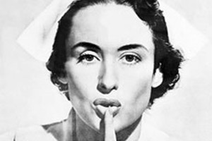 ELLITORAL_419562 |  Captura de pantalla Muriel Mercedes Wabney, la enfermera de la icónica fotografía que indica  Silencio  en los hospitales del mundo