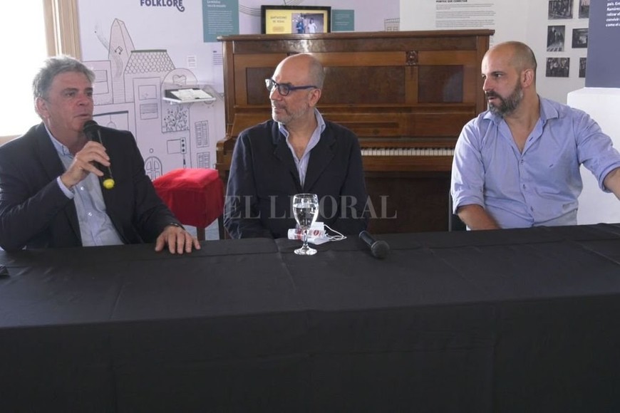 ELLITORAL_422781 |  Gentileza Municipalidad de Santa Fe También participaron el secretario de Educación y Cultura de la Municipalidad, Paulo Ricci, y el ministro de Cultura de la Provincia de Santa Fe, Jorge Llonch.