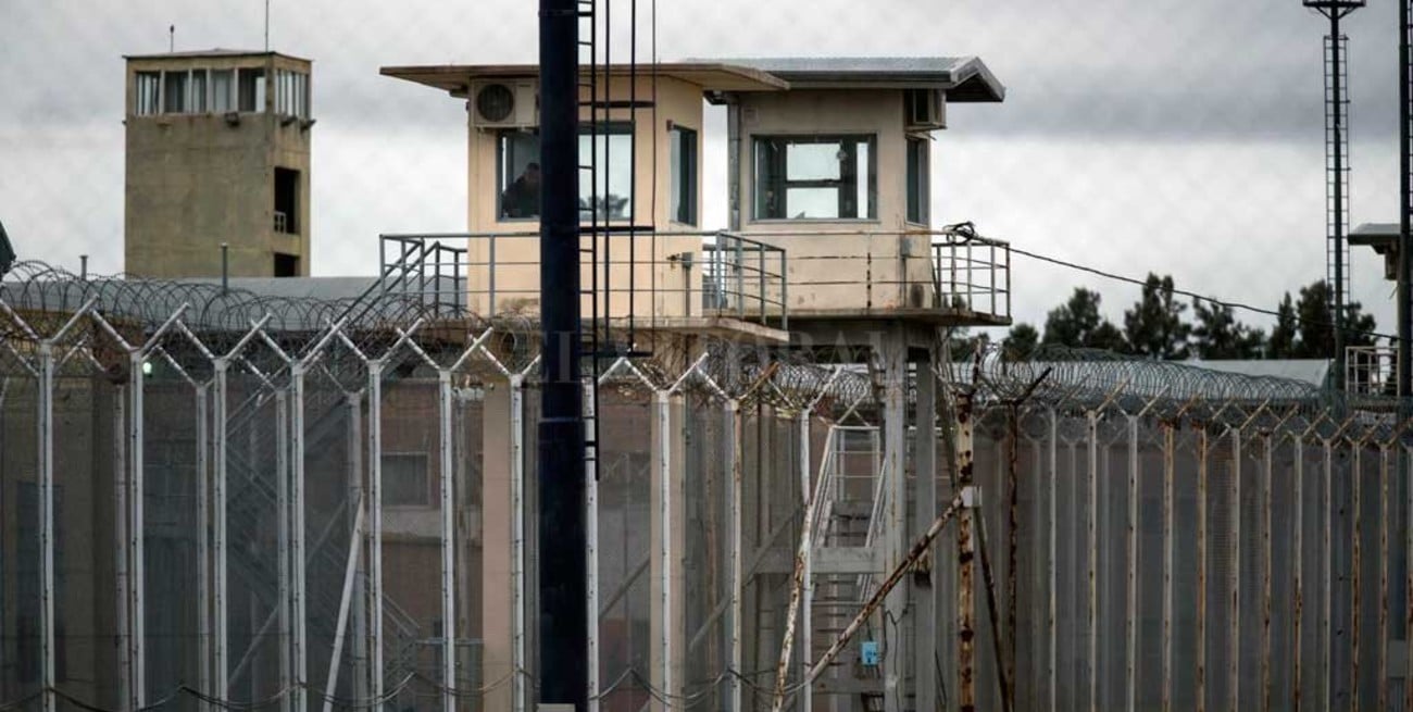 Funcionario penitenciario "muda"  su oficina a la cárcel de Piñero