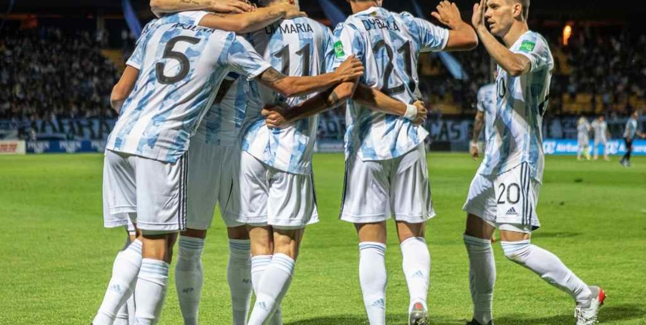 Argentina quiere "abrochar" la clasificación ganándole a Brasil