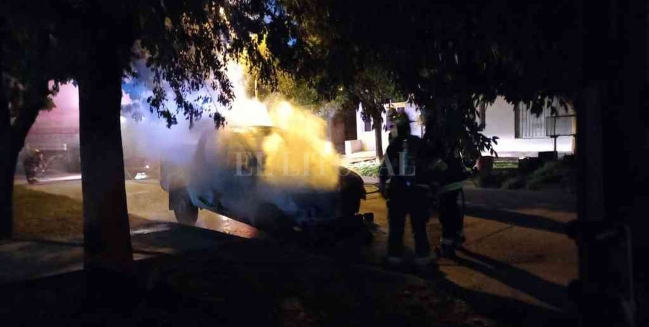 El Trébol: tres incendios de vehículos en la calle en cinco meses