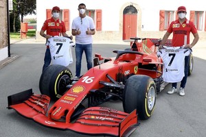 ELLITORAL_376419 |  Gentileza Foto de la visita de CR7 a Ferrari.