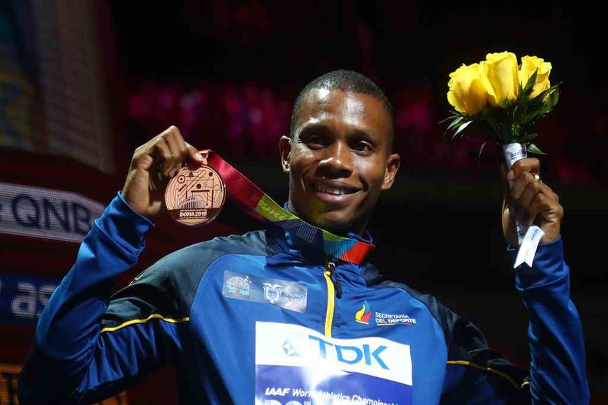 ELLITORAL_412747 | Agencias Álex Quiñónez con la medalla de bronce en el Campeonato del Mundo de Atletismo en Doha (Catar), el 2 de octubre de 2019.