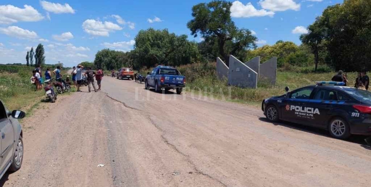 Hallan muerto a un joven en un camino rural entre Monte Vera y Ángel Gallardo