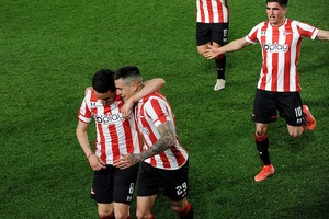 ELLITORAL_394426 |  Eva Cabrera Telam, La Plata, 02 de agosto de 2021: Leonardo Godoy (29), festeja el primer gol de Estudiantes que enfrenta a  Arsenal en La Plata, en el cierre de la cuarta fecha de la LPF.Foto: Eva Cabrera/cf/Telam