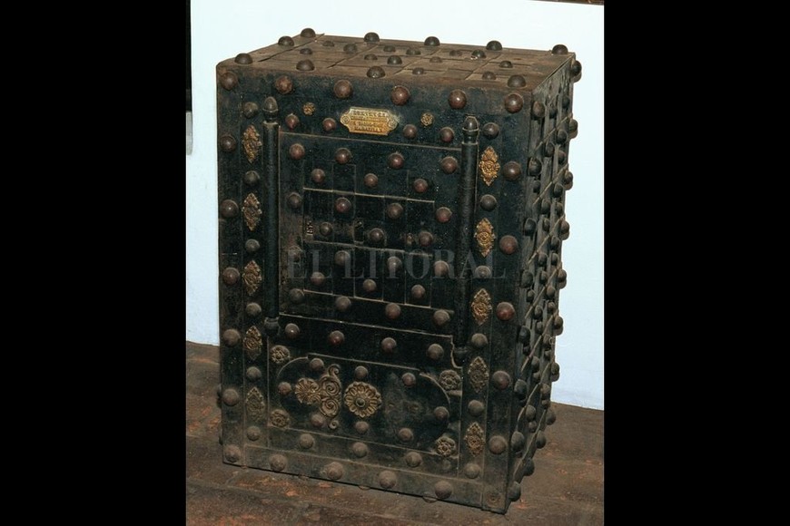 ELLITORAL_390844 |  Archivo El Litoral Caja fuerte de hierro que perteneció a Candioti.