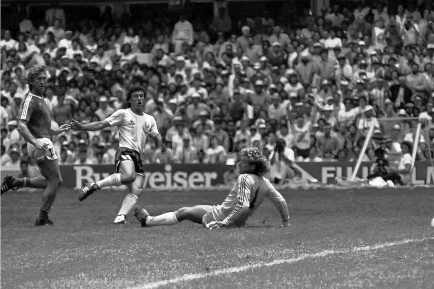 ELLITORAL_417705 |  Archivo. El gol que le marcó a los alemanes en la final.  Fui muy consciente en ese momento de lo que estaba logrando, como también lo fui con el pitazo final que nos consagró , le dijo a El Litoral.