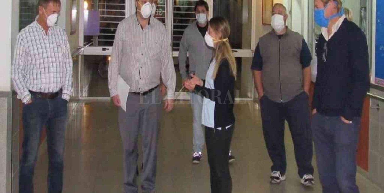 Cornaglia visitó hospitales y centros de aislamiento del departamento Belgrano