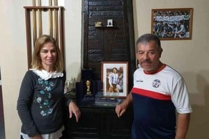 Gentileza Claudia López junto a Alejandro Comas. Luque será homenajeado por la AAVF.