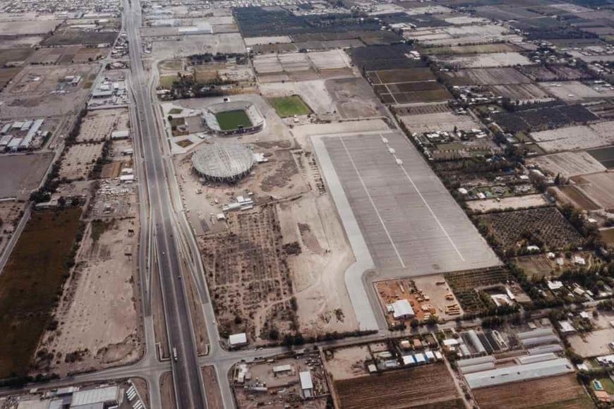 ELLITORAL_377138 |  Gentileza El estadio Bicentenario y, al lado, la cancha auxiliar.