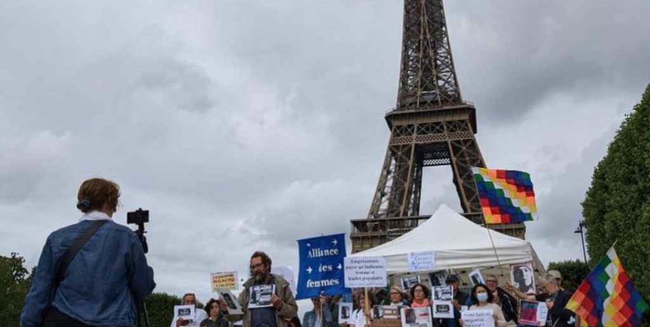 Un grupo de argentinos pidió por la libertad de Milagro Sala desde París 
