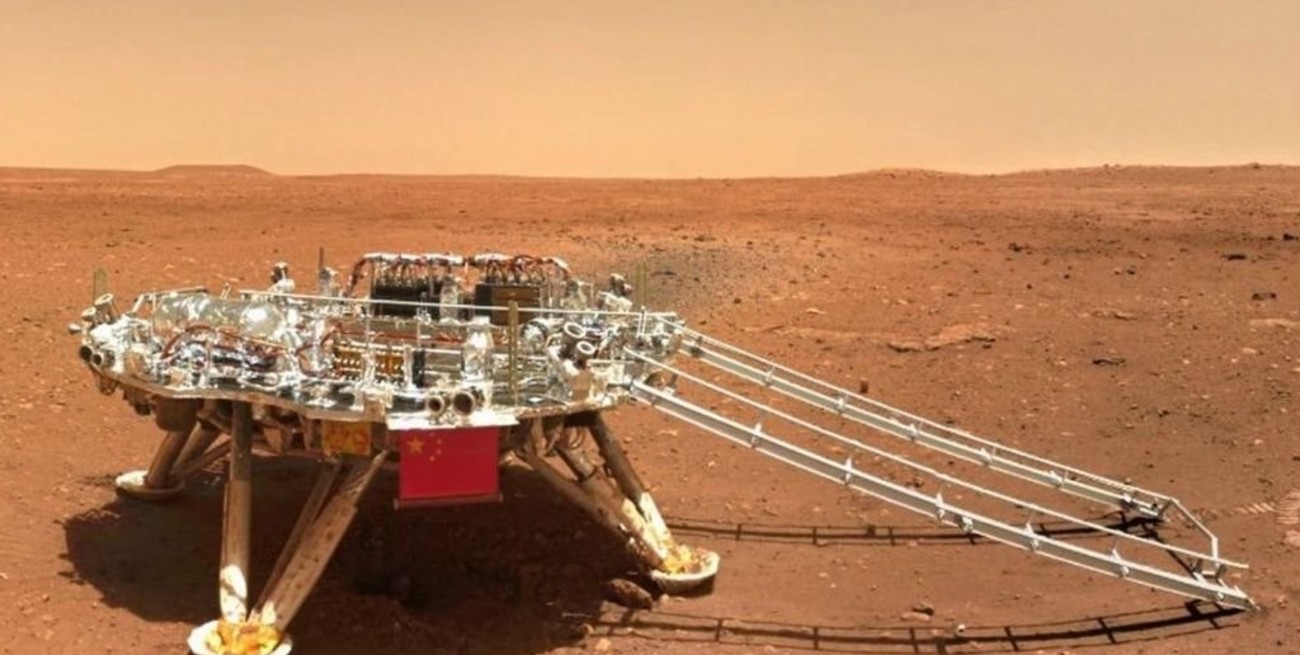 China publica fotos de su robot en la superficie de Marte