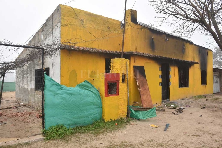 ELLITORAL_407928 |  Guillermo Di Salvatore La casa de Alicia Reina, donde sucedieron muchos de los abusos, fue quemada por los vecinos de Rincón.