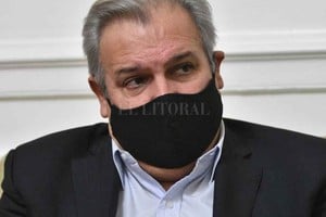 ELLITORAL_376623 |  Pablo Aguirre Farías en su primer día en la presidencia y la incomodidad de ocupar el lugar dejado por su jefe político.