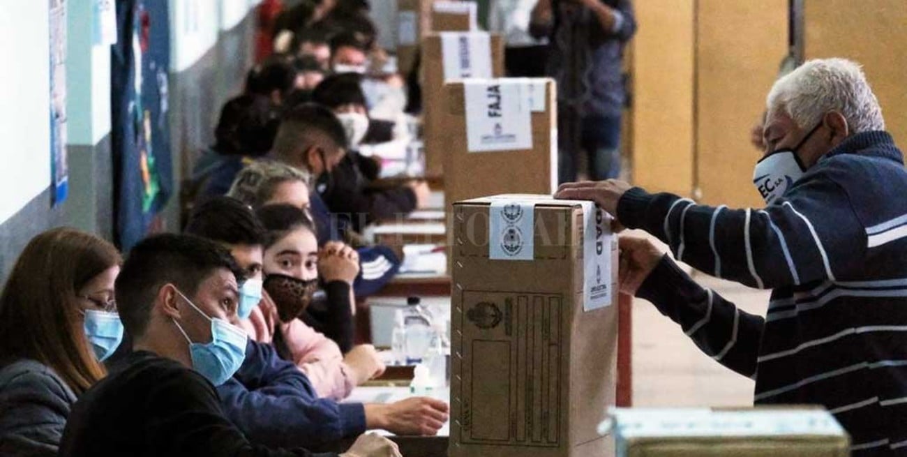 Con dos sistemas electorales y en pandemia:  cómo hay que hacer para votar el domingo