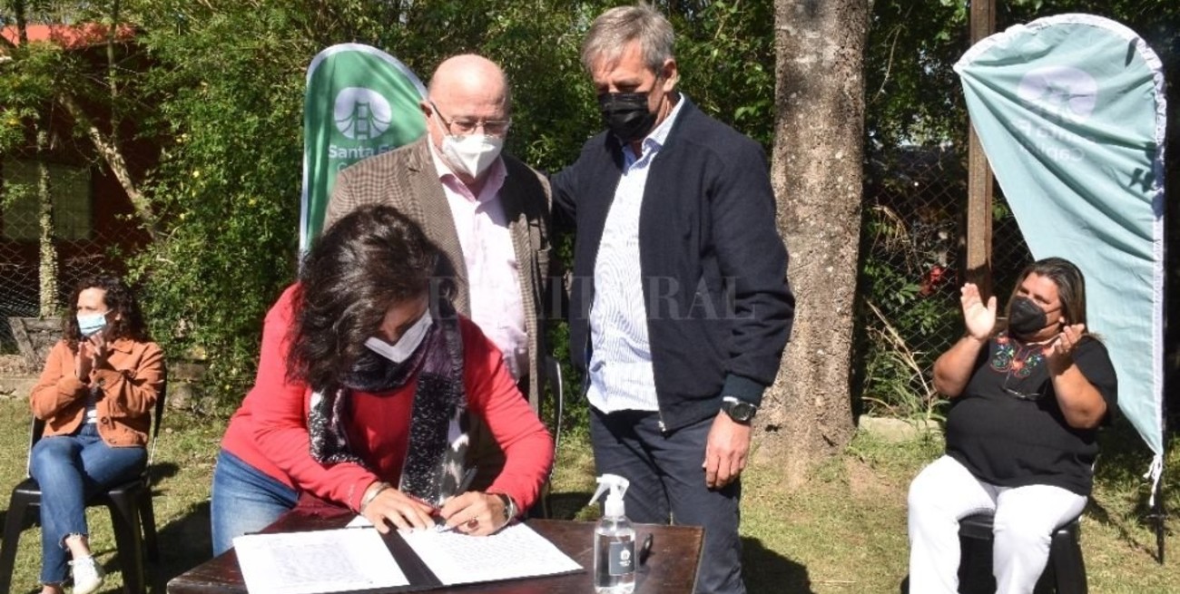Se firmó el contrato para abastecer de agua potable a Colastiné Sur