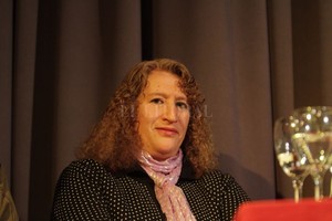 Archivo El Litoral / Manuel Fabatía Durante algún tiempo deberemos acostumbrarnos a no recibir ese abrazo tan cálido que funde a muchas personas del público y protagonistas tras el momento artístico compartido , indicó Marisa Oroño.