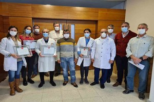 Gentileza El Consejo de Administración del Hospital J.B.Iturraspe realizó la entrega de certificados en reconocimiento del labor y el compromiso diario de los trabajadores.