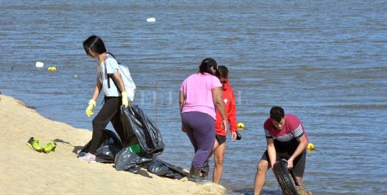 Retiraron una tonelada de basura de la Laguna Setúbal: preocupa la cantidad de colillas de cigarrillos