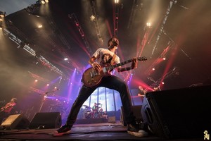 Gentileza Producción / Fotografía de Toilette. El carisma y la energía de Ale Kurz, durante la actuación de El Bordo.
