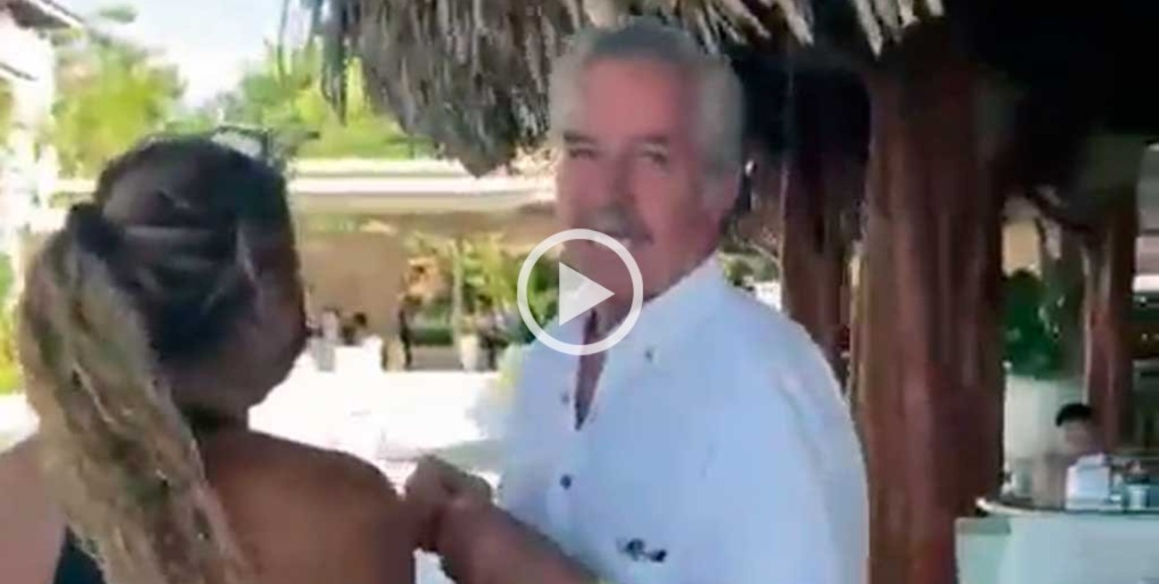 Video: increparon a Felipe Solá en una playa de Costa Rica, contestó con un insulto