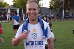 ELLITORAL_412979 |  Gentileza Alexis, Radio Stc Luis Raviolo. Un día de mucha felicidad para un DT joven y de gran proyección.