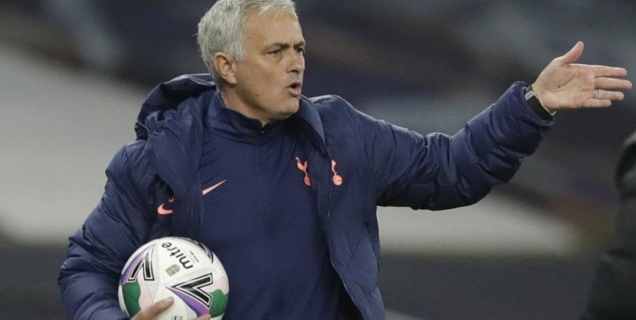 Tras dejar el Tottenham, Mourinho trabajará en medios de comunicación de Inglaterra