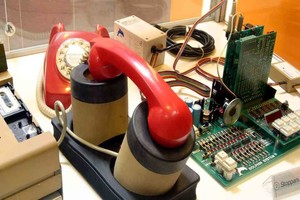 ELLITORAL_377488 |  Imagen ilustrativa na bocina telefónica sobre un acoplador acústico.