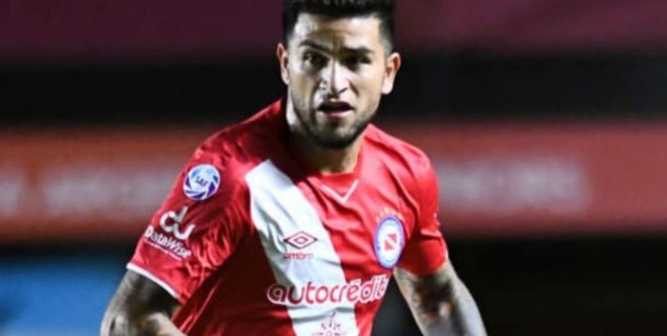 River podría arrebatarle Elías Gómez a Independiente y ser su nuevo refuerzo
