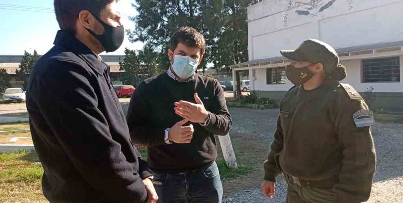 Pullaro, junto a Chiarella y Enrico, visitaron el destacamento de Gendarmería Nacional en Venado Tuerto