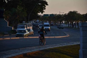ELLITORAL_372373 |   Costanera amanece puentes setubal transito peatones auto pandemia clima