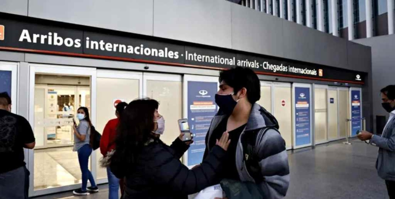 Más contagios y predominancia ante las demás cepas: las consecuencias de la llegada de Ómicron a Argentina 