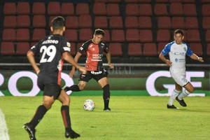 Pablo Aguirre Facundo Farías, la joyita que tiene Colón y que viene siendo figura sistemática en todos los partidos. Ante Godoy Cruz fue imparable.