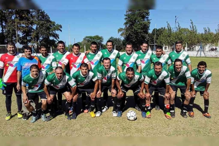 ELLITORAL_390823 |  Gentileza Hoy, el plantel de la Senior. Desde hace varios años la institución participa de los campeonatos que organiza la Liga Santafesina.