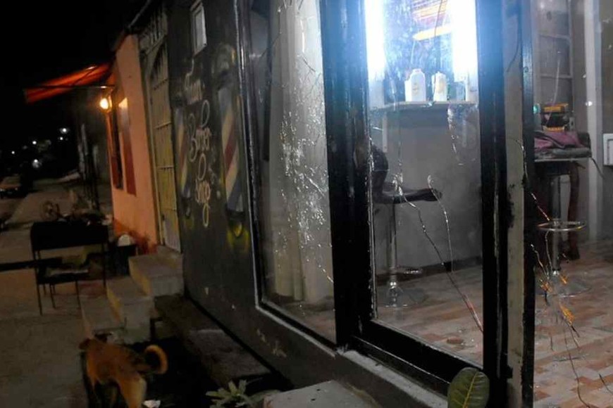 ELLITORAL_377385 |  Gentileza Así quedó uno de los locales de la zona tras el enfrentamiento armado.